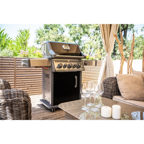 NAPOLEON grill gazowy ROGUE® SE 425 RSIB z palnikami bocznymi i tylnymi na podczerwień + ROŻEN GRATIS-102793